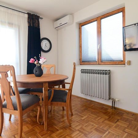 Apartment Glicinija Zara Esterno foto