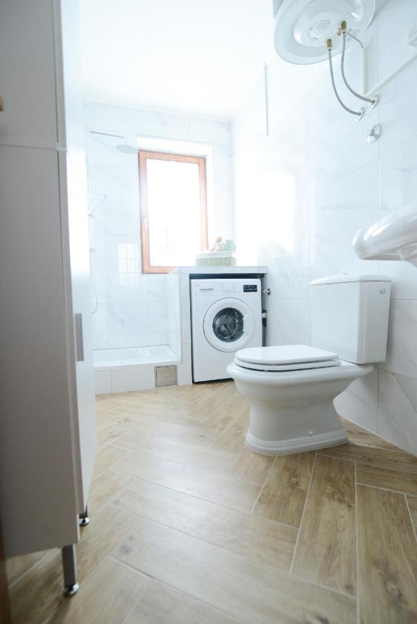 Apartment Glicinija Zara Esterno foto