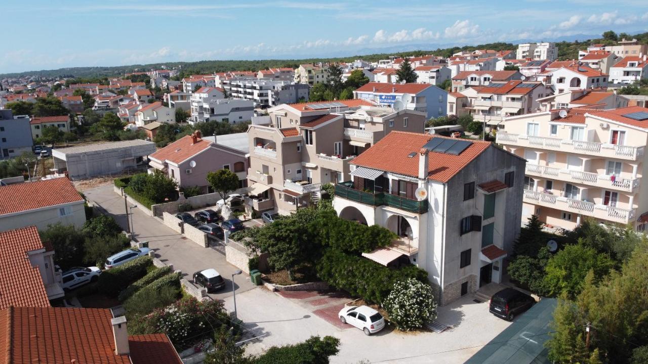 Apartment Glicinija Zara Esterno foto