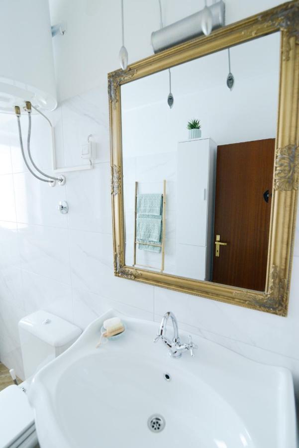 Apartment Glicinija Zara Esterno foto