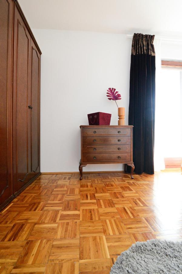 Apartment Glicinija Zara Esterno foto