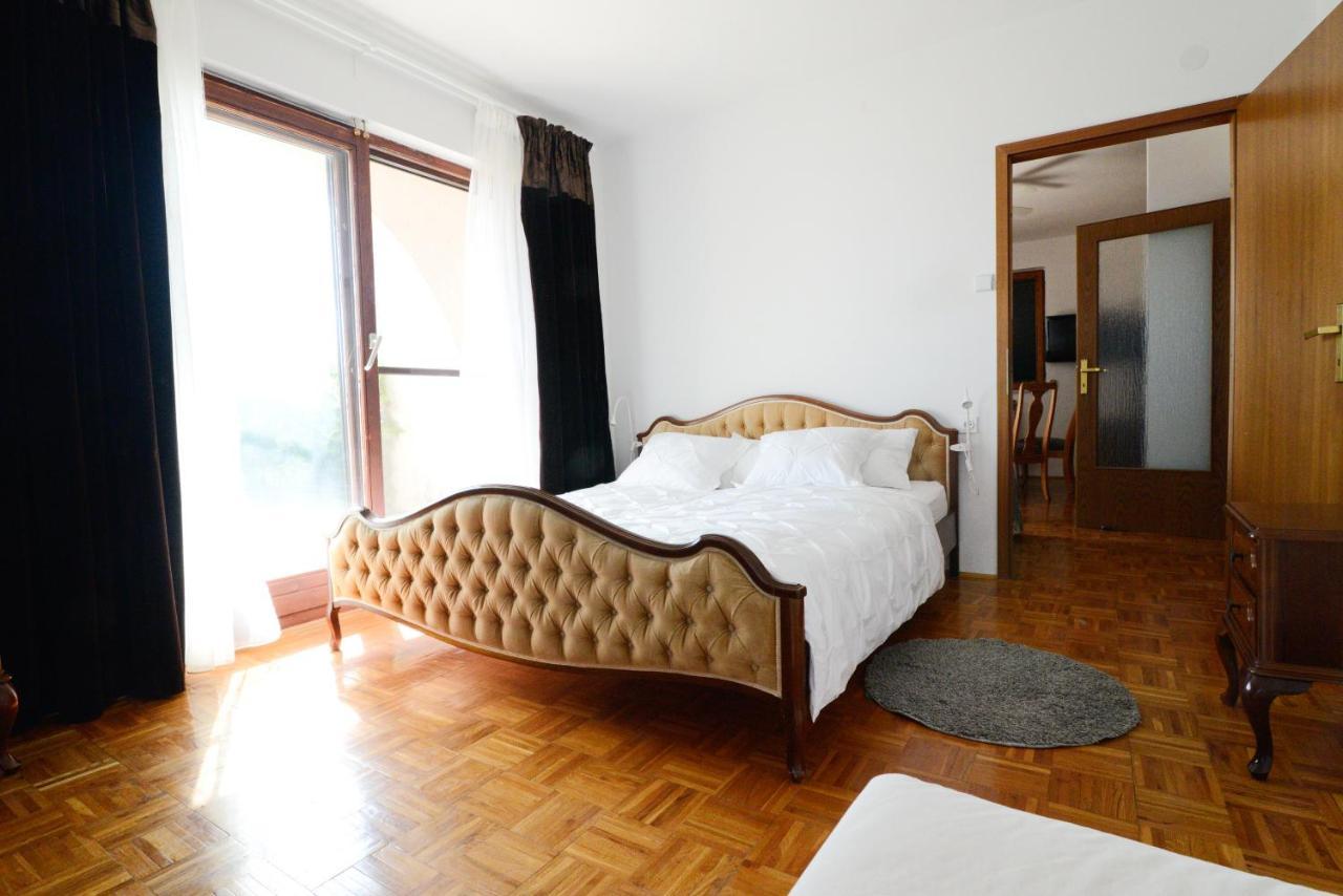 Apartment Glicinija Zara Esterno foto