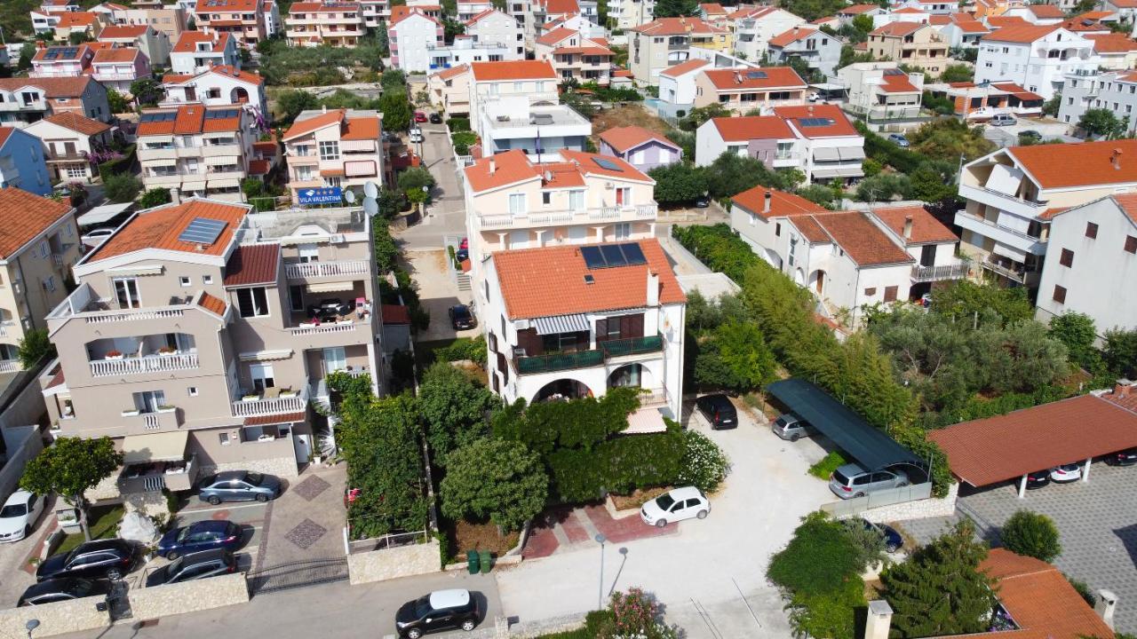 Apartment Glicinija Zara Esterno foto